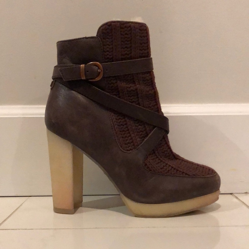 Australian luxe collective brown leather / knit chunky heel ankle boot. EUC!